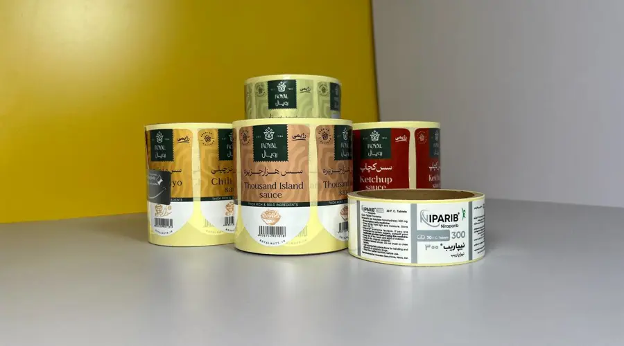 یک محصول پس از خروج از کارخانه، مسیر پیچیده ای را در کانتینرهای حمل ونقل و انبارهای توزیع تجربه می کند. انتخاب چسب باید تضمین کننده ماندگاری لیبل در این مسیر باشد.